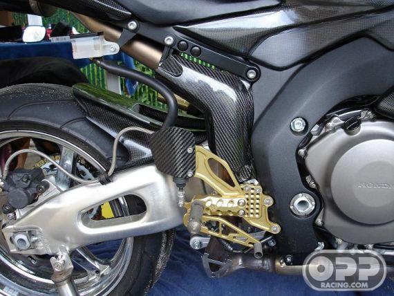 Carbon Fiber - Exhaust Shield Mid-Pipe - CBR1000RR 2004-2007 image