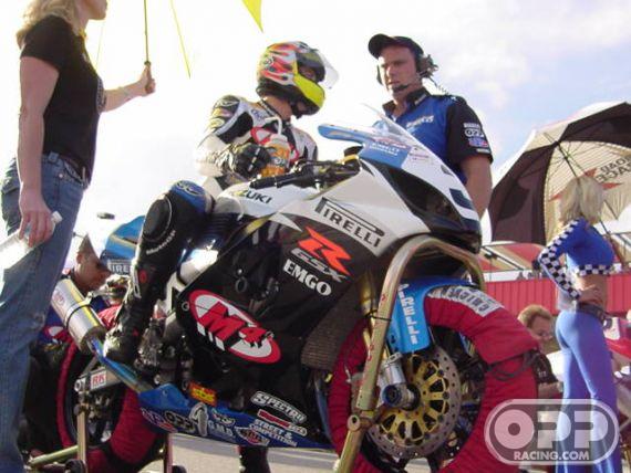 Fiber Glass - COMPLETE GSXR 600/750 04-05  image