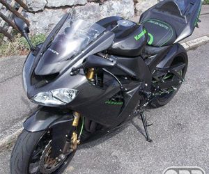 carbon kawasaki fairings from MacMoto and OPP Racing