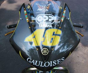 Yamaha R1 with carbon race fairings