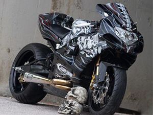 carbon gsxr fairings on the deathdealer project from MacMoto and OPP Racing